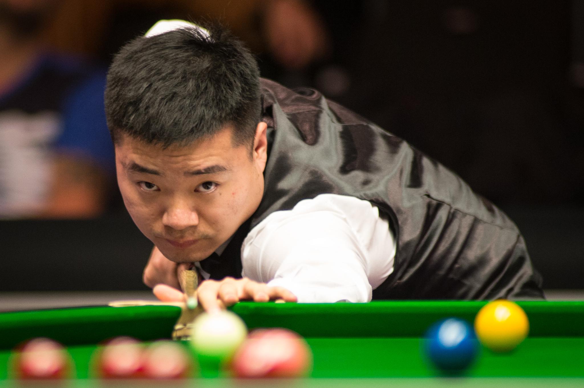 更多地强调 更多地强调