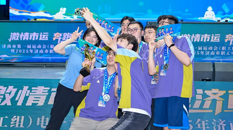 经贸合作进 经贸合作进